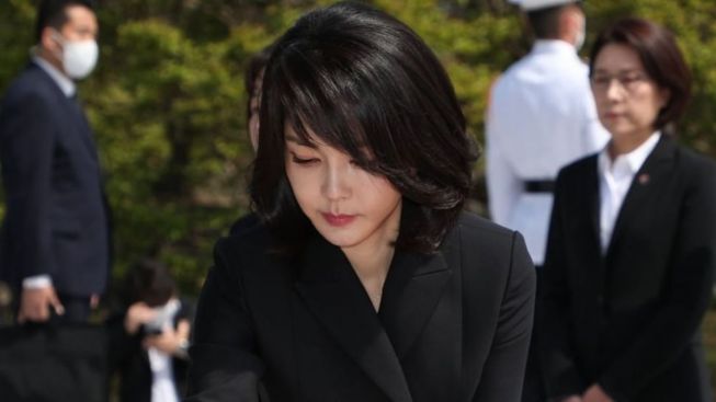 Dibalik Paras yang Cantik, Ternyata Kim Keon Hee Banyak Diterpa Skandal