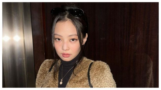 Jennie BLACKPINK Pakai Kerudung saat Masuk Masjid, Dipanggil Ukhti oleh Netizen