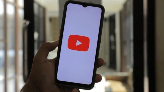 Juli Konten Youtube Bisa Jadi Jaminan Utang di Bank, Netizen: "Bayar Cicilan Pake Ngonten"