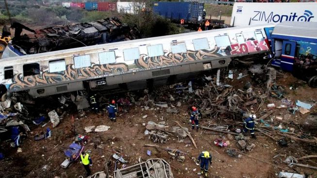 Tabrakan Kereta di Yunani, Puluhan Tewas.