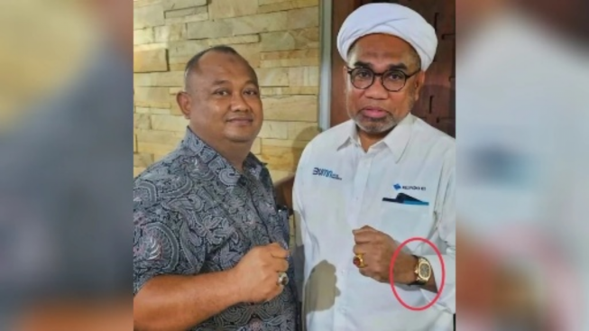 Wow, Jam Tangan Ali Mochtar Ngabalin Diduga Seharga Rp 2,5 M, Netizen : Jiwa Missqueenku Meronta-ronta