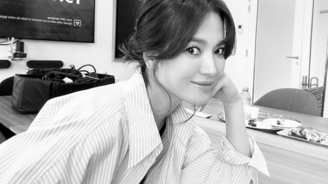 Song Hye Kyo Raih Daesang di Blue Dragon Series Awards 2023