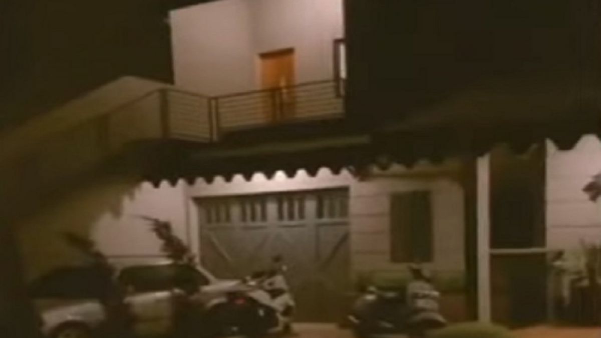 Tampilan Garasi Rumah Arya Saloka