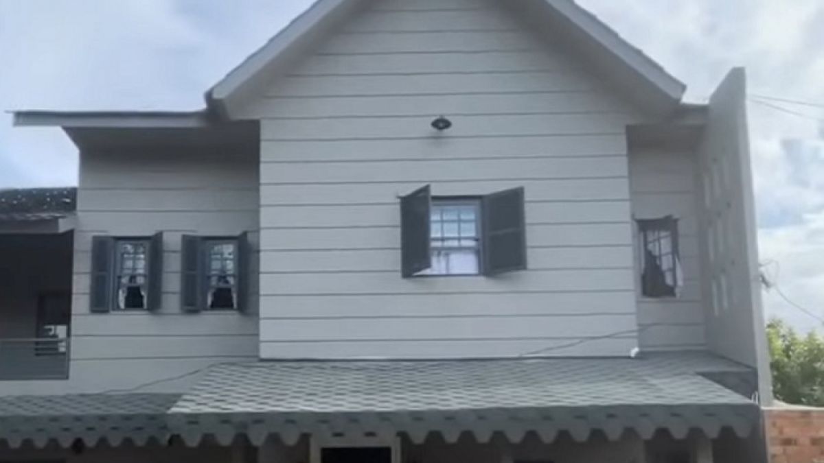 Tampilan luar rumah Arya Saloka