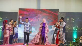 Pinton Angon Batik Fashion Week Perkenalkan Batik Khas Purwakarta