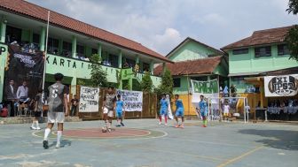 Dihiasi Puluhan Banner, Siswa-siswi MAN Purwakarta Ramaikan Acara Pembukaan OSIS Cup 2022