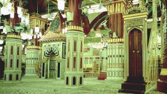Singgah di Raudhah, Taman Surga yang Ada di Masjid Nabawi
