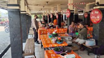 Polsek Plered Sambangi Pedagang di Kampung Maranggi Plered