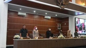 DPRD dan Pemkab Purwakarta Sampaikan Dua Raperda Hasil Inisiasi dan Usulan Dalam Rapat Paripurna