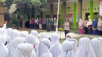 Hari Jadi Polwan Ke-74, Kapolsek Subang Goes To School di SDIT Alamy