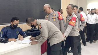 Cegah Penyalahgunaan Narkoba, Kapolsek dan PJU Polres Purwakarta di Test Urine