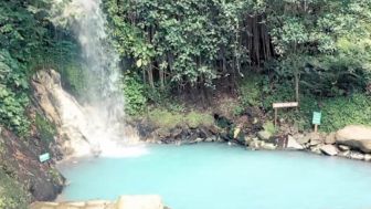 Indahnya Curug Koleangkak di Subang, Karena Airnya Berwarna Biru