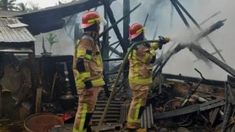 Diduga Kebocoran Gas, Sebuah Rumah di Wanayasa Purwakarta Terbakar