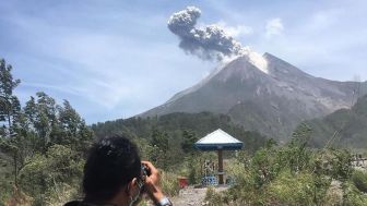 Ngeri! Gunung Merapi 9 Kali Semburkan Lava Pijar