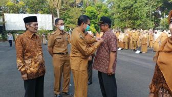 Apel Peringatan HUT PWRI Ke-60, Wabup Subang Apresiasi Purnabakti ASN