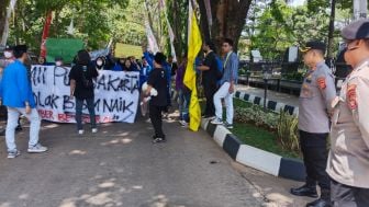 Mahasiswa PMII Geruduk Kantor Dewan Purwakarta, Ratusan Personel Polisi Diterjunkan