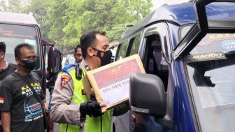 Bantu Warga Terdampak Kenaikan BBM, Polres Subang Bagikan 500 Paket Sembako