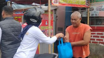 Polres Subang Gencar Bagikan Bantuan Sembako Untuk Masyarakat