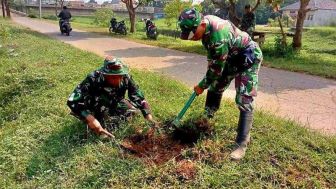 Jaga Ekosistem, Satgas Citarum Harum Sektor 5 Sub 1 Buat Lubang Biopori