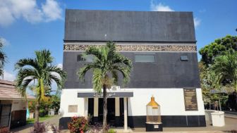 Masjid Berbentuk Ka'bah di Subang Ini Jadi Daya Tarik Sendiri Bagi Kaum Muslim