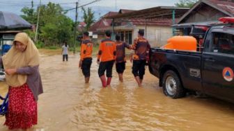 BMKG: 16 Kabupaten dan Kota di Jawa Barat Rawan Banjir dan Longsor