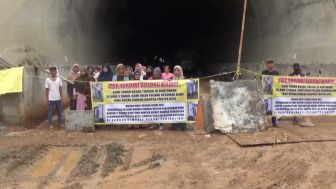Tuntut Kejelasan Ganti Rugi, Warga Purwakarta Protes Hingga Duduki Lokasi Proyek KCIC