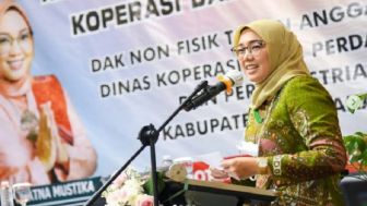 Berani Betul! Seorang Pria Menantang Bupati Purwakarta Anne Ratna Mustika Ikut Ini