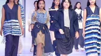 Tampil Bak Model Profesional, Fuji Mengaku Deg-degan Saat Tampil di Jakarta Fashion Week 2023