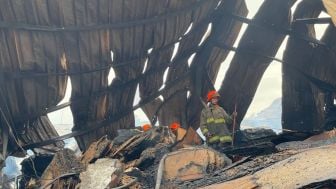 Penjelasan Diskar PB Kota Bandung terkait Sulitnya Pemadaman di Pabrik Triplek