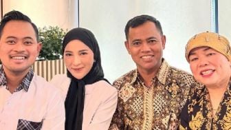 Fuji Dikritik Haters Usai Tampil di JFW 2023, Haji Faisal Mendoakan Anak Bungsunya Seperti ini