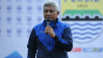 Wow! Direktur Akademi Persib Dapat Penghargaan Dari Menpora RI Karena Ini