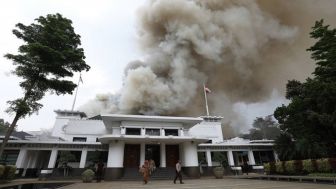 Balai Kota Bandung Kebakaran, Yana Mulyana Ada di Lokasi Kejadian, Sedang Lakukan Ini