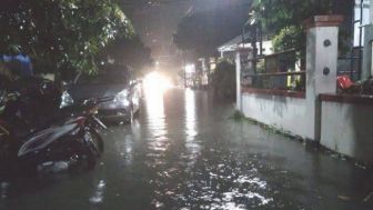 Malam hingga Dini Hari di Jawa Barat, Waspada Hujan Lebat Disertai Kilat dan Angin Kencang
