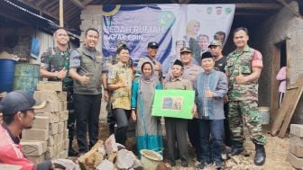 Bikin Haru! Rumah Warga Purwakarta Ini Dibedah