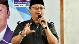 Ketua Fraksi Demokrat Toni Setiawan Bungkam Saat Ditanya Soal Penahanan Irfan Suryanagara