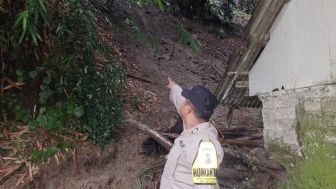 Tebing Longsor di Jatiluhur Purwakarta Timpa Rumah Warga, 1 Orang Tewas