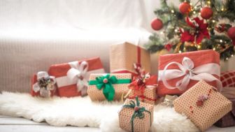 5 Tradisi Unik Natal 2022, Nomor 3 Malah Sibuk Sembunyikan Sapu
