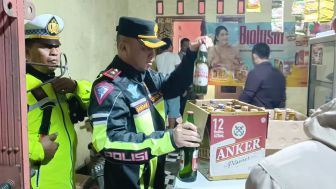 Kembali, Polisi Purwakarta Sita Ratusan Botol Miras Berbagai Merek