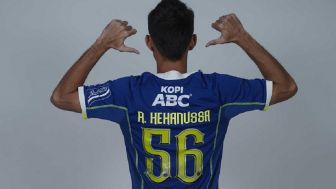 Rezaldi Hehanussa Pakai Nomor Punggung 56 Usai Resmi Gabung Persib