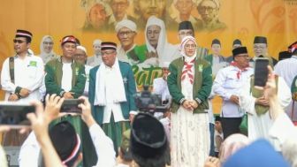 Bupati Anne Ratna Mustika Diberi Ini Pada Harlah Satu Abad NU, Apa Itu?