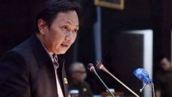 Ketua Komisi I DPRD Jawa Barat Bedi Budiman Mingkem Saat Ditanya Soal TAP