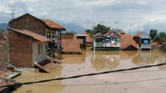 Malam Hari Waspada Hujan Lebat Disertai Kilat dan Angin Kencang di Jawa Barat, Berikut Daftar Wilayahnya