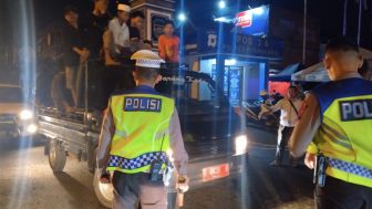 Nekat Takbiran Keliling, Mobil Plat Merah di Purwakarta Diputar Arah Polisi