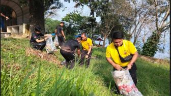 Aksi Kemanusian, Polisi di Purwakarta Lakukan Ini di Waduk Jatiluhur