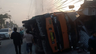 Truk Hebel di Purwakarta Terguling dan Timpa 5 Orang, Penyebabnya Karena Ini