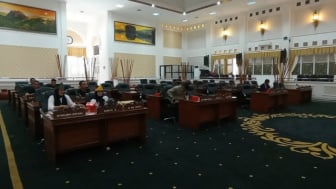 Massa Forum Peduli Masyarakat Purwakarta Datangi Gedung DPRD Purwakarta, Ini Tuntutannya