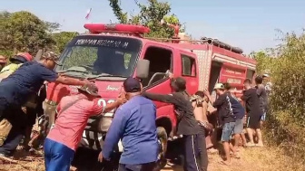 Viral Mobil Pemadam Kebakaran Mogok Saat Bertugas, Damkar Purwakarta Ungkap Penyebabnya