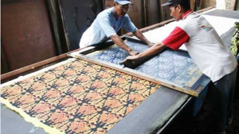 Begini Cara Sederhana Membuat Batik Sablon, Silahkan Coba!