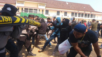 Antisipasi Kerusuhan Pemilu 2024, Polres Purwakarta Gelar Simulasi Sispam Kota