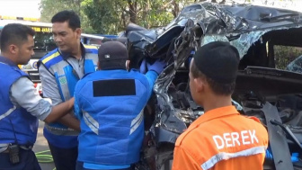 Kecelakaan Maut Pikap vs Truk Terjadi di Tol Cipularang, Satu Meninggal Seketika